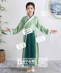 绿青白边汉服女童